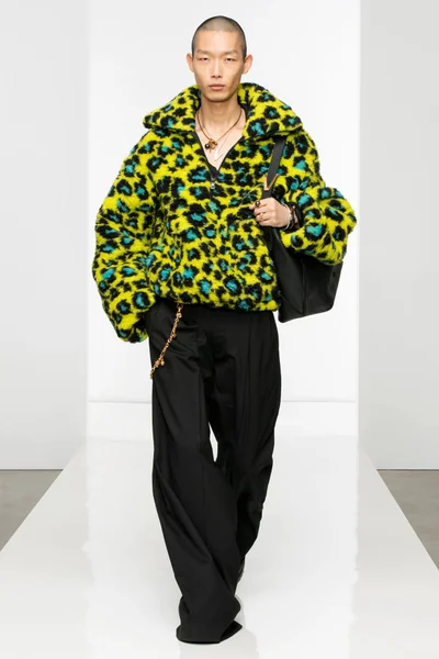 Look 25